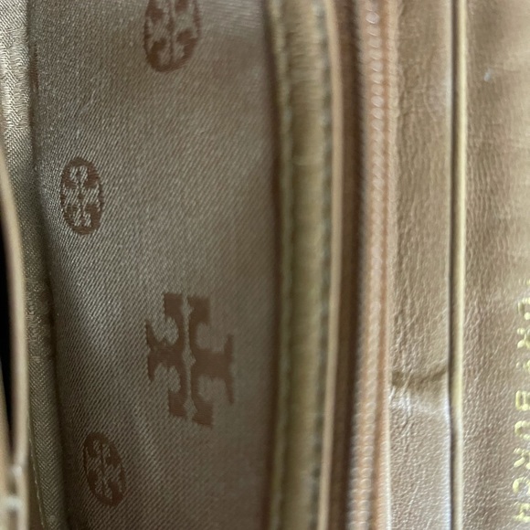 Tory Burch Metallic Rose Gold Zippered Wallet - Picture 6 of 16
